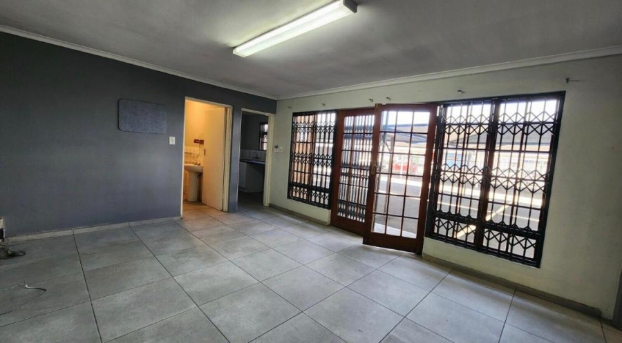  Bedroom Property for Sale in Goodwood Central Western Cape